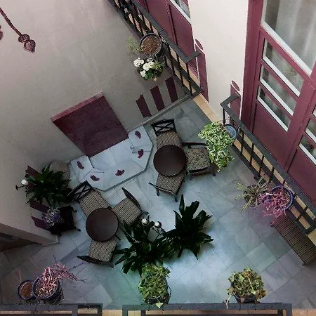 Callejon Del Agua Sewilla